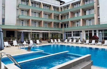 Хотел Оникс, Китен - Лято в центъра на град Китен между 2 плажа - полупансион, открит басейн с водни забавления