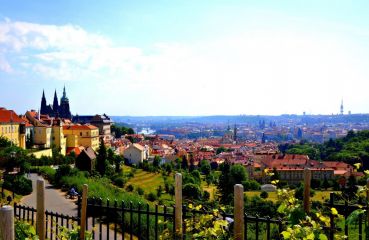 Прага - вълшебна и очарователна, със самолет и обслужване на български език!