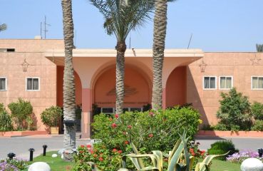 Pyramids Park Resort Cairo или подобен